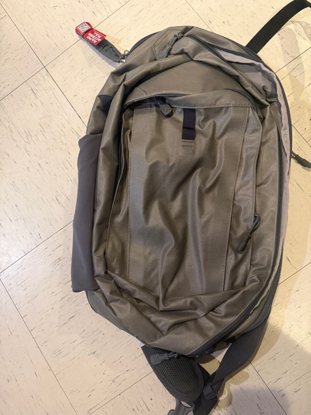 Bulletproof Sleek Men's Gray Sling Backpack - Everyday Carry